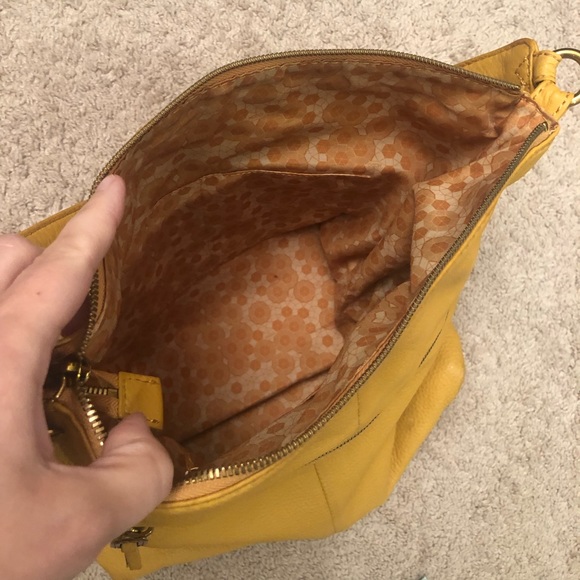 HOBO brand gold/yellow leather shoulder purse - Picture 4 of 7